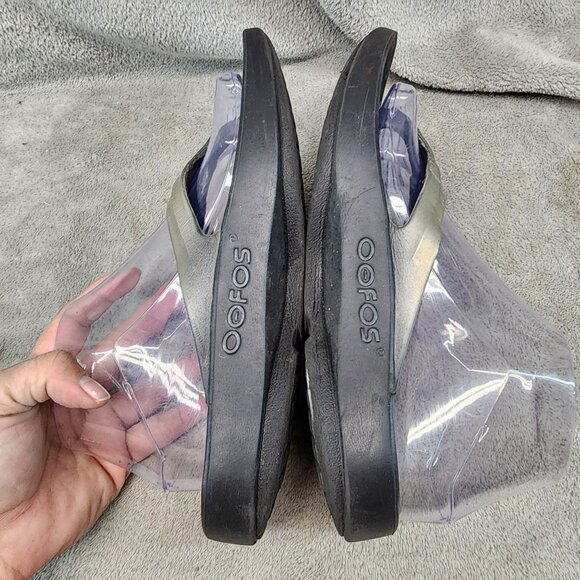 Oofos Shoes Womens 8 Gold Black Oolala Thong Comfort Recovery Sandals *Read* - Picture 7 of 13